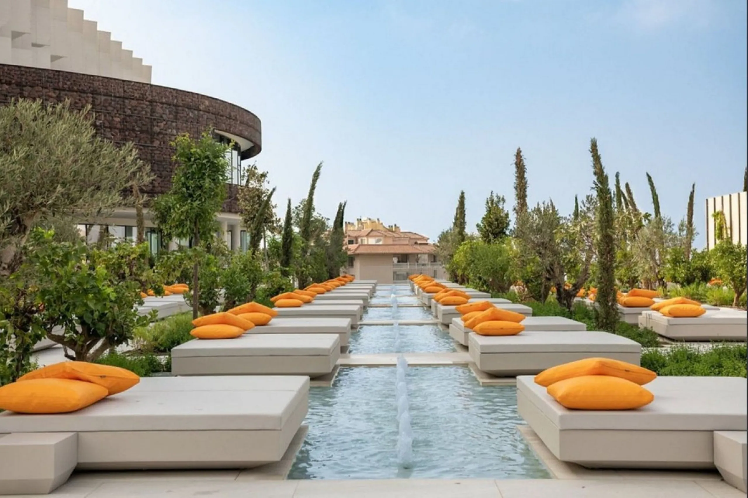 Ground floor 3-bedroom apartment with 100 m² private garden in El Higuerón