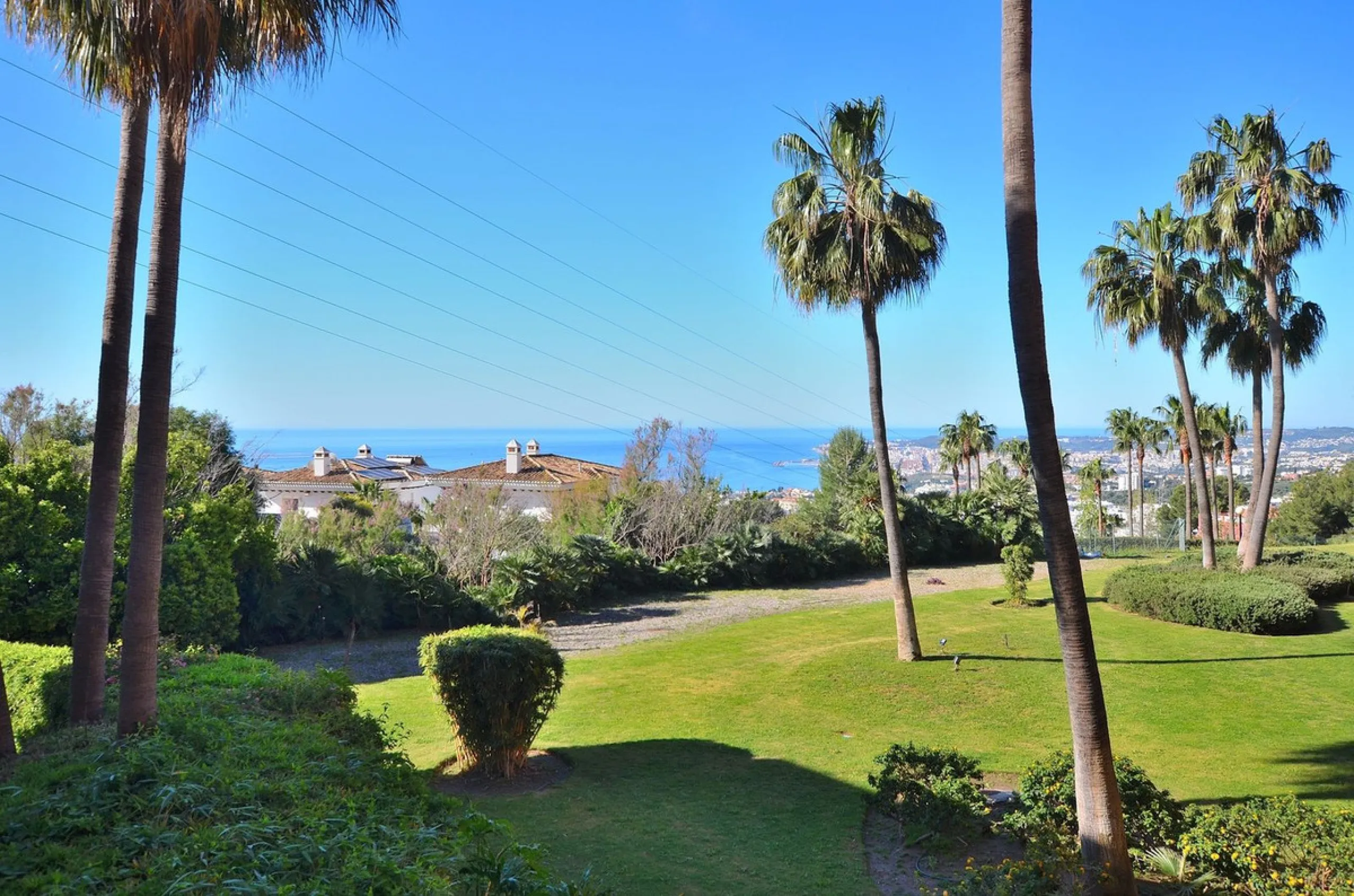 Apartment - Middle Floor Apartment в продаже в Benalmadena, Málaga. В доме 3 спален и 2 ванных комнат. Площадь дома 129 м²