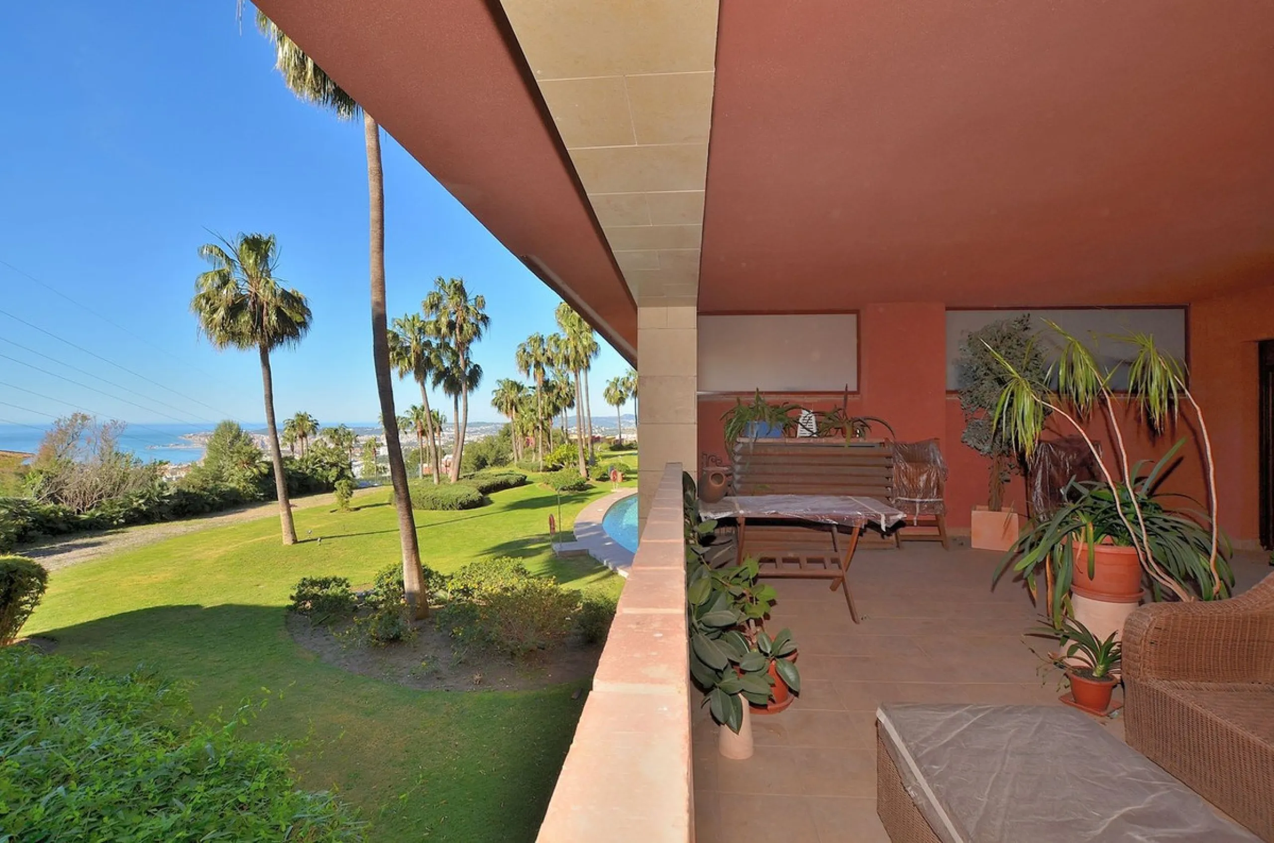 Apartment - Middle Floor Apartment в продаже в Benalmadena, Málaga. В доме 3 спален и 2 ванных комнат. Площадь дома 129 м²