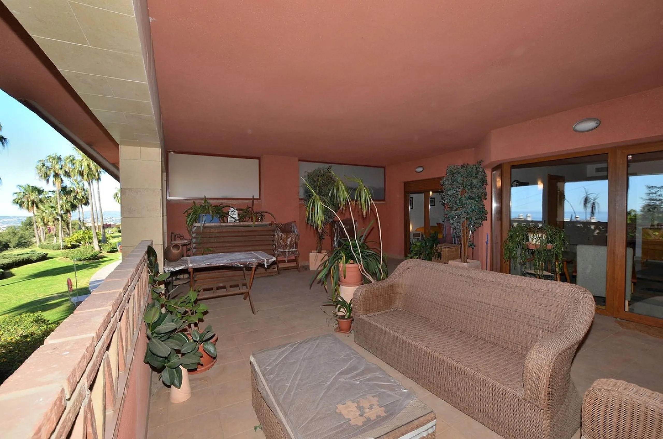 Apartment - Middle Floor Apartment в продаже в Benalmadena, Málaga. В доме 3 спален и 2 ванных комнат. Площадь дома 129 м²