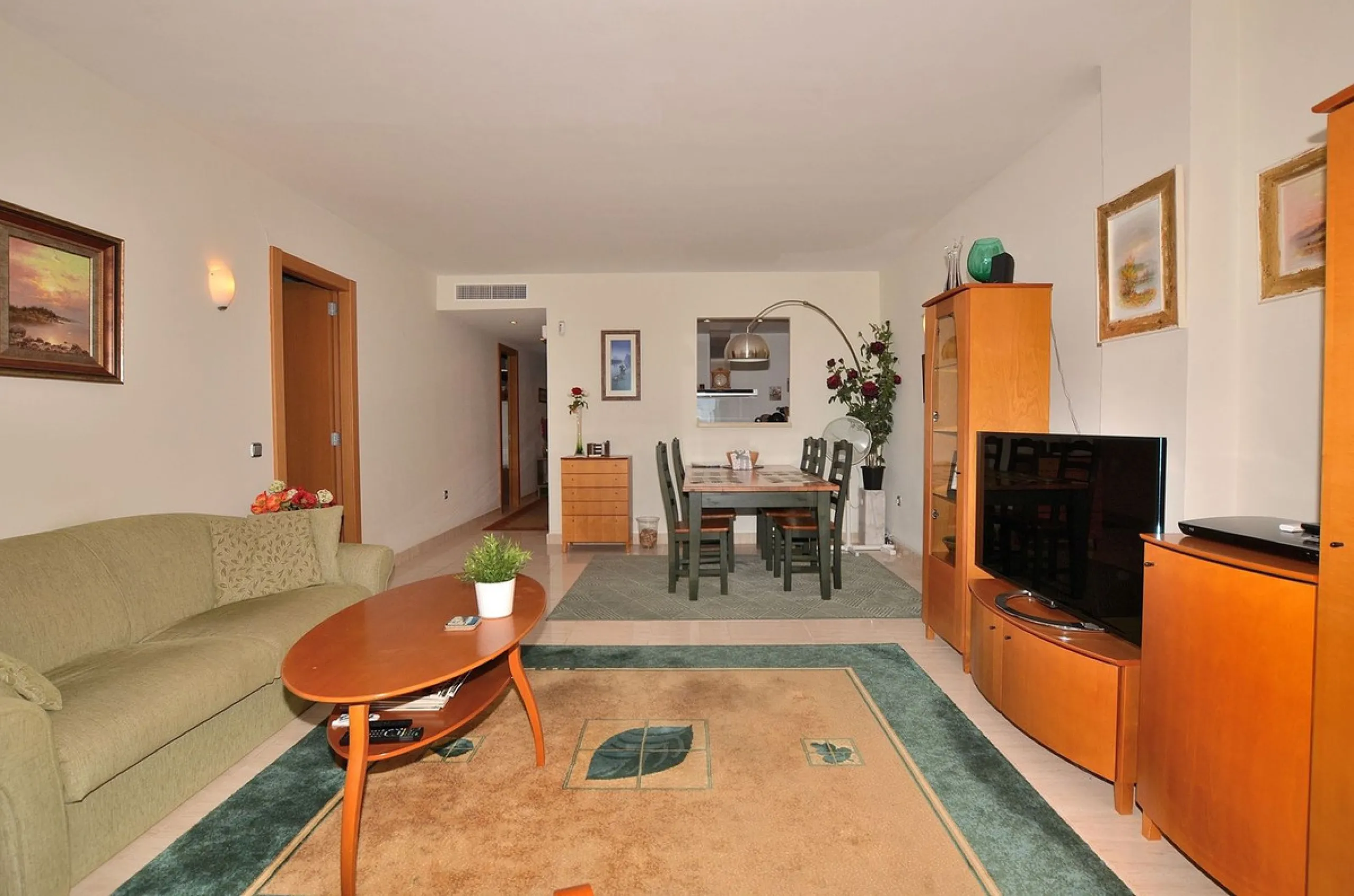 Apartment - Middle Floor Apartment в продаже в Benalmadena, Málaga. В доме 3 спален и 2 ванных комнат. Площадь дома 129 м²