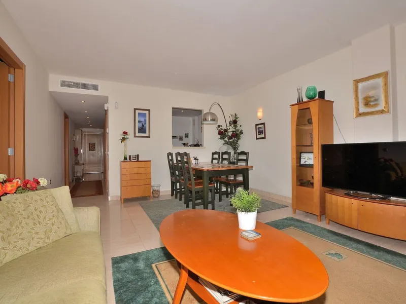 Apartment - Middle Floor Apartment в продаже в Benalmadena, Málaga. В доме 3 спален и 2 ванных комнат. Площадь дома 129 м²
