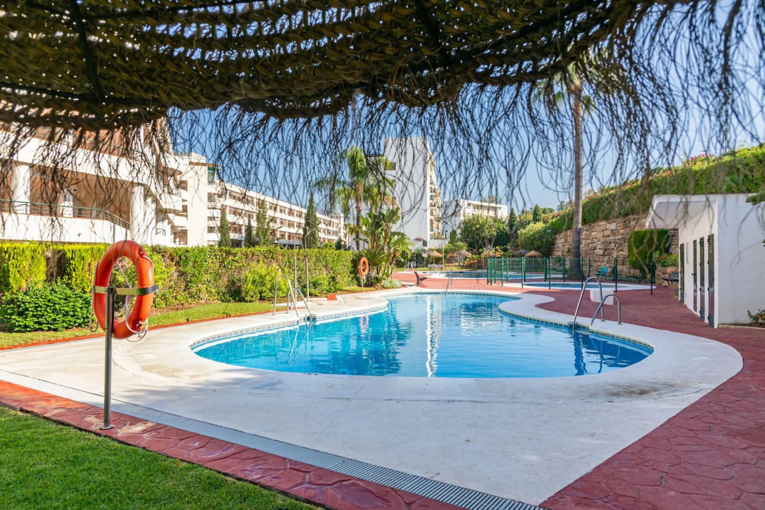 Apartment for sale in Guadalmina Alta with golf views