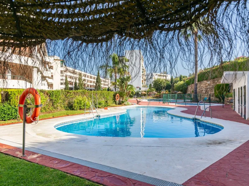 Apartment for sale in Guadalmina Alta with golf views