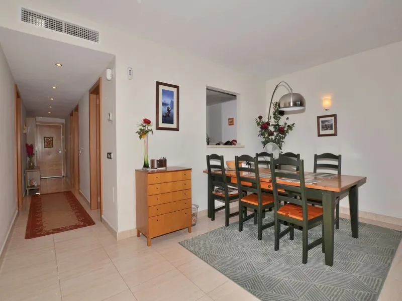 Apartment - Middle Floor Apartment в продаже в Benalmadena, Málaga. В доме 3 спален и 2 ванных комнат. Площадь дома 129 м²