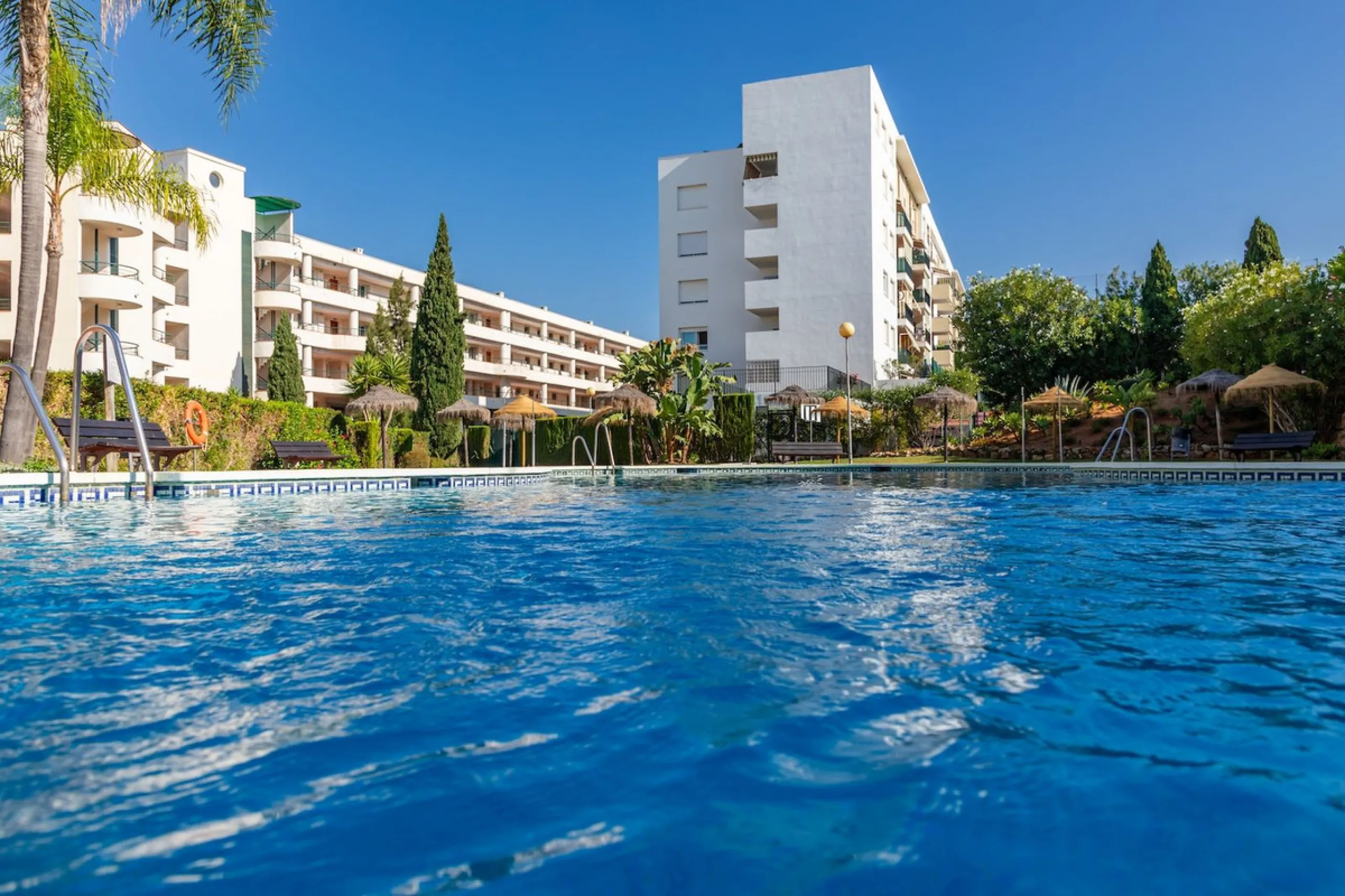Apartment for sale in Guadalmina Alta with golf views