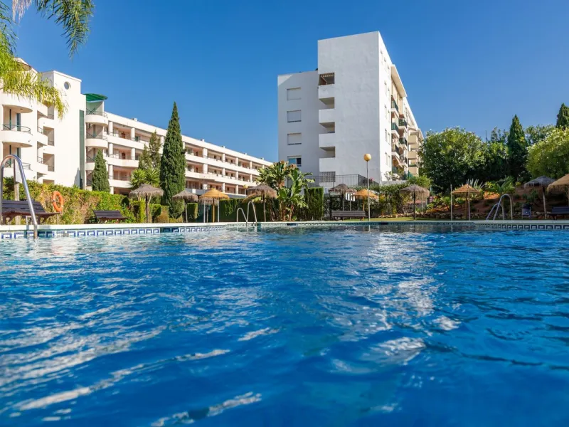 Apartment for sale in Guadalmina Alta with golf views