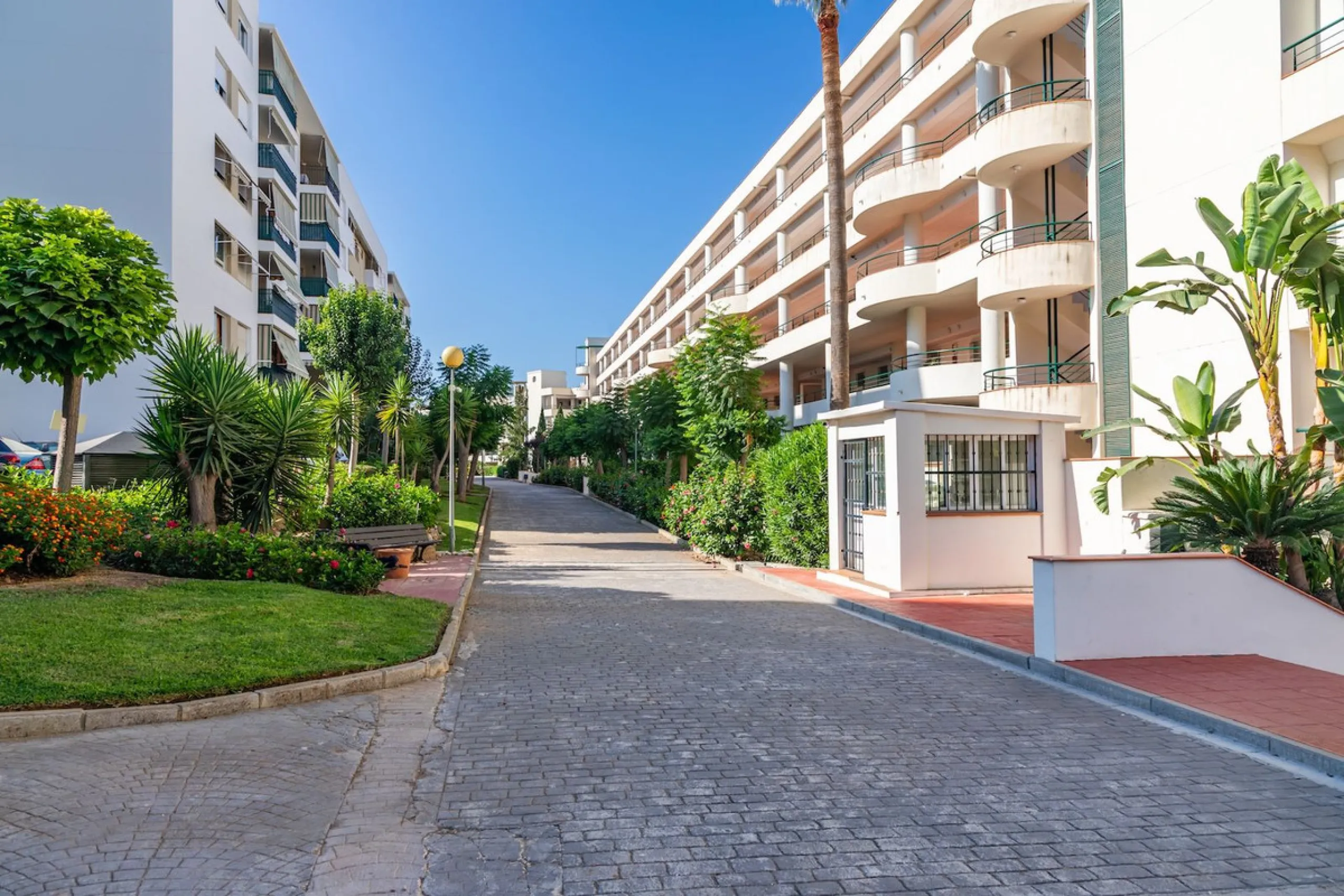 Apartment for sale in Guadalmina Alta with golf views