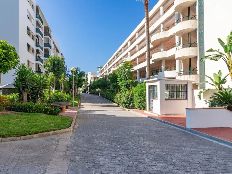 Apartment for sale in Guadalmina Alta with golf views