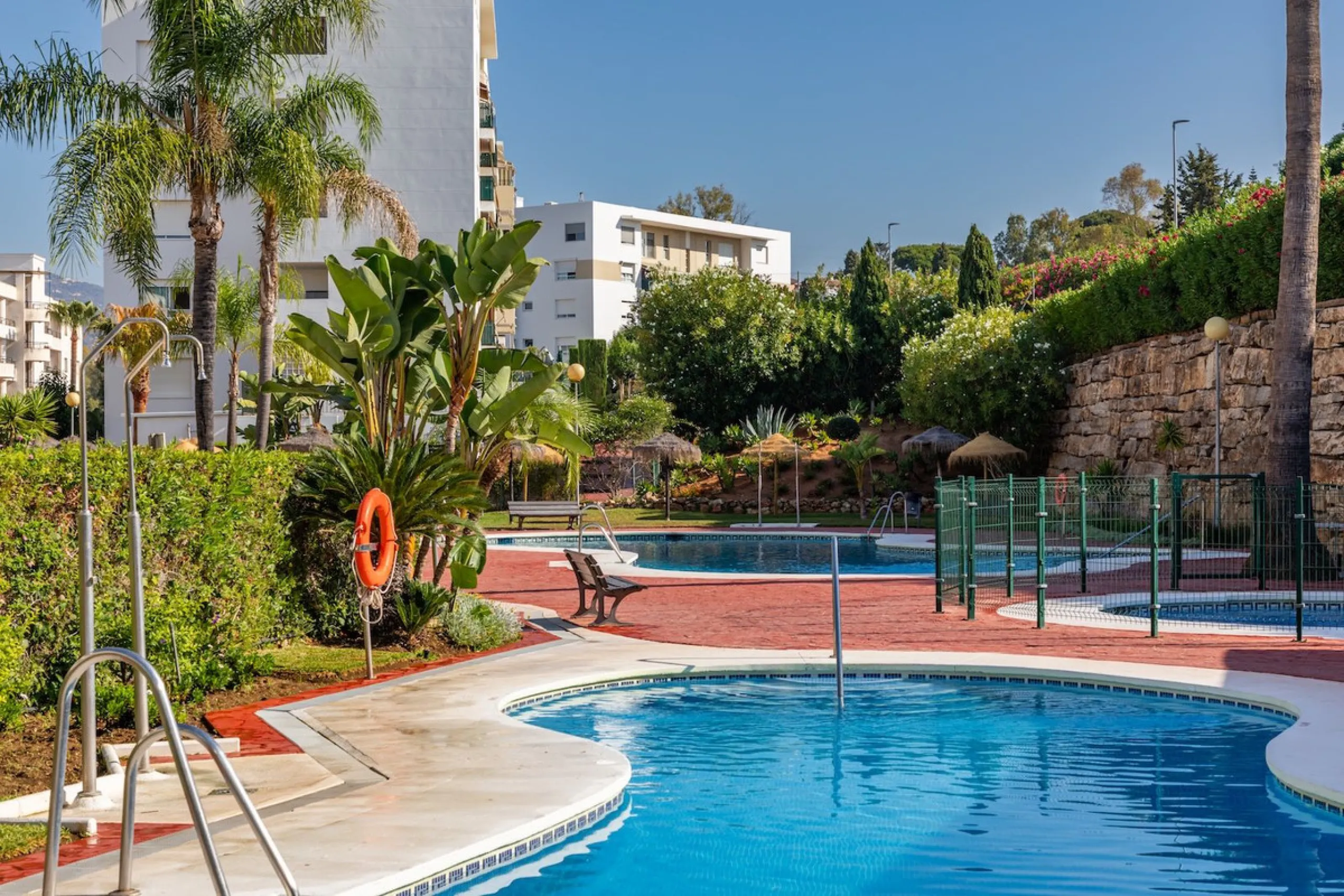 Apartment for sale in Guadalmina Alta with golf views