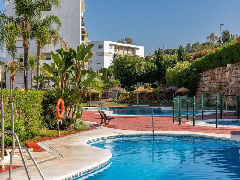 Apartment for sale in Guadalmina Alta with golf views