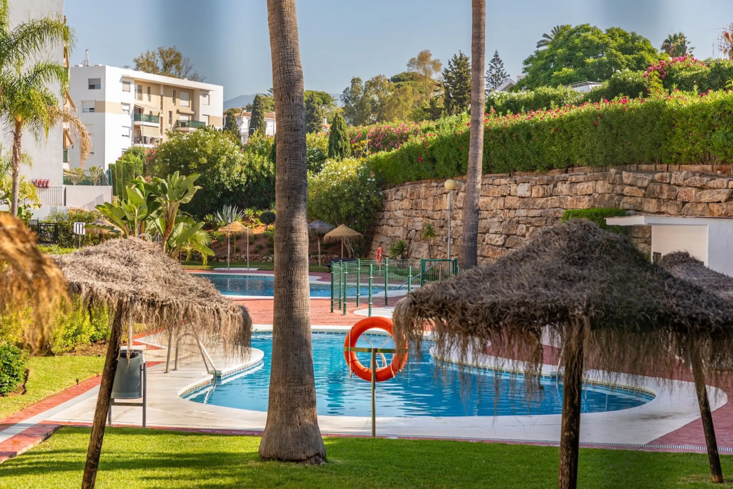 Apartment for sale in Guadalmina Alta with golf views