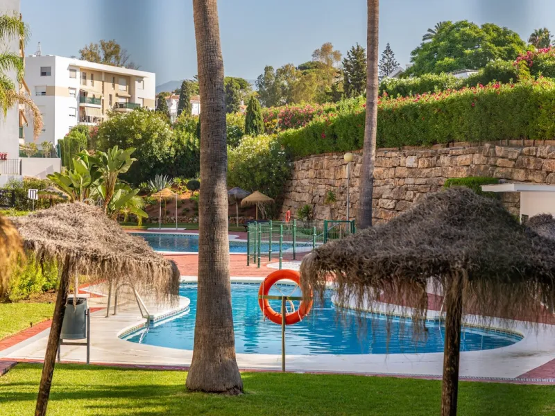 Apartment for sale in Guadalmina Alta with golf views