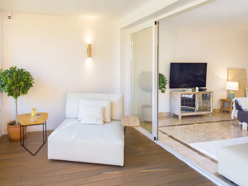 Spektakuläre Wohnung mit vier Schlafzimmern und vier Badezimmern in Nueva Andalucía
