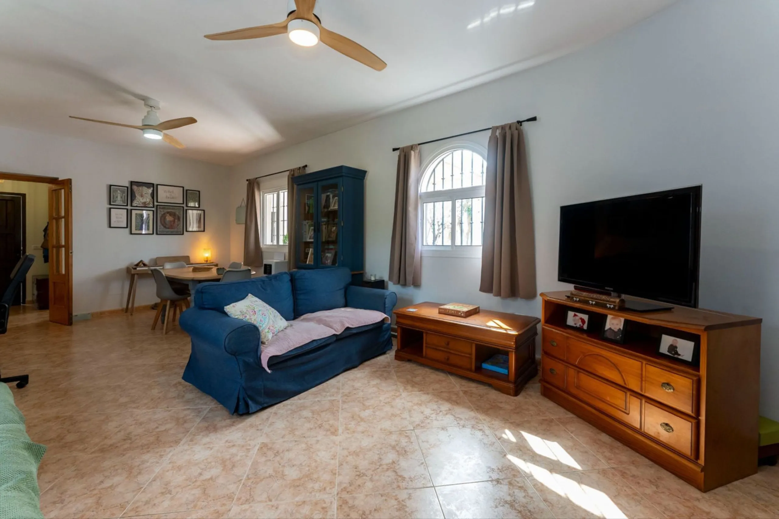 House - Finca - Cortijo в продаже в Casarabonela, Málaga. В доме 3 спален и 2 ванных комнат. Площадь дома 142 м². Площадь участка 6000 м²
