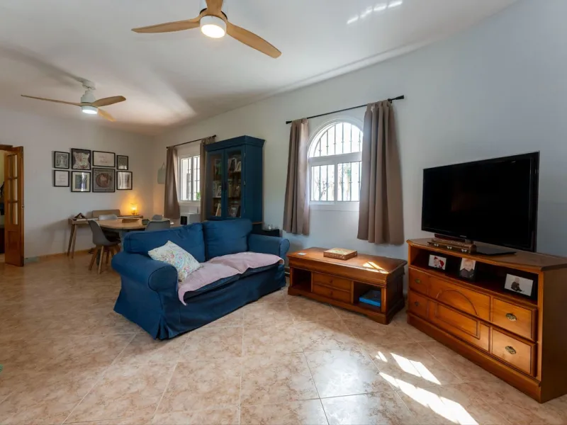 House - Finca - Cortijo в продаже в Casarabonela, Málaga. В доме 3 спален и 2 ванных комнат. Площадь дома 142 м². Площадь участка 6000 м²