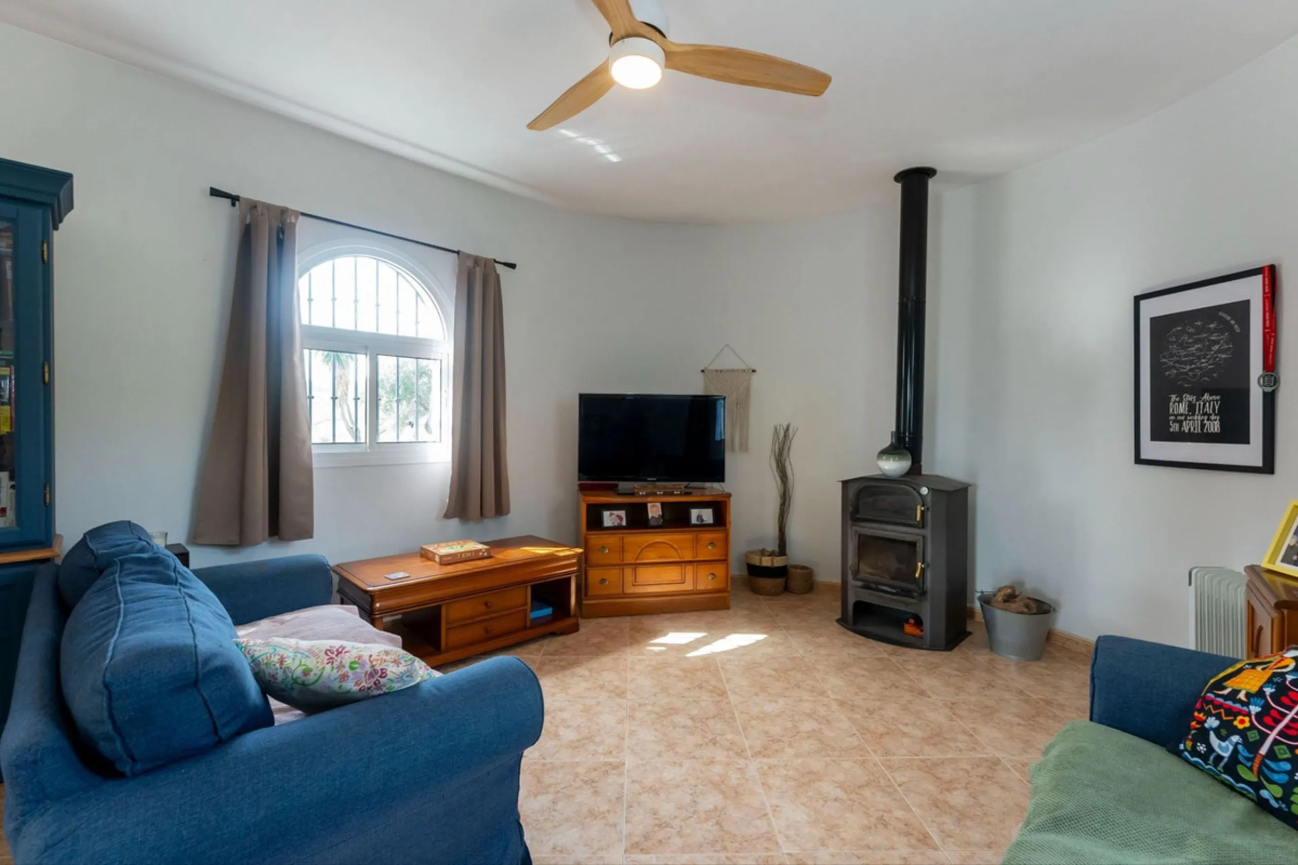 House - Finca - Cortijo в продаже в Casarabonela, Málaga. В доме 3 спален и 2 ванных комнат. Площадь дома 142 м². Площадь участка 6000 м²