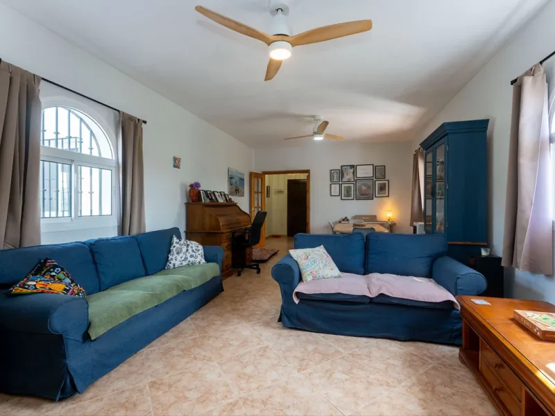 House - Finca - Cortijo в продаже в Casarabonela, Málaga. В доме 3 спален и 2 ванных комнат. Площадь дома 142 м². Площадь участка 6000 м²