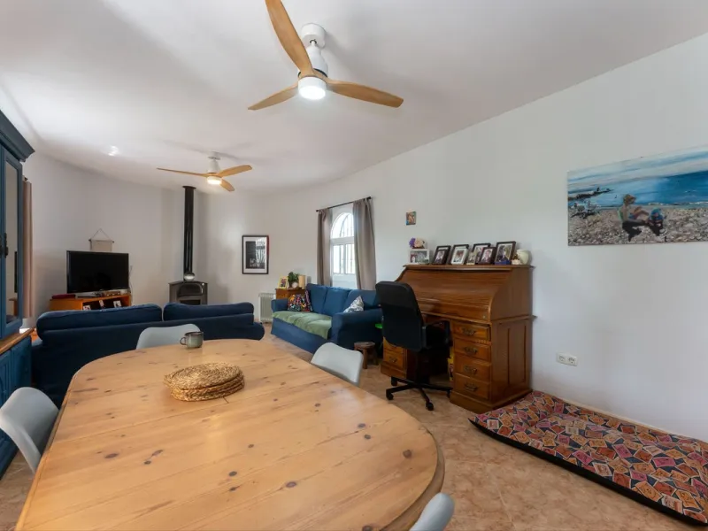House - Finca - Cortijo в продаже в Casarabonela, Málaga. В доме 3 спален и 2 ванных комнат. Площадь дома 142 м². Площадь участка 6000 м²
