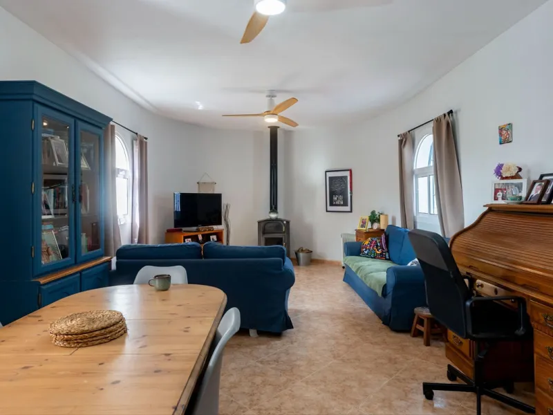 House - Finca - Cortijo в продаже в Casarabonela, Málaga. В доме 3 спален и 2 ванных комнат. Площадь дома 142 м². Площадь участка 6000 м²