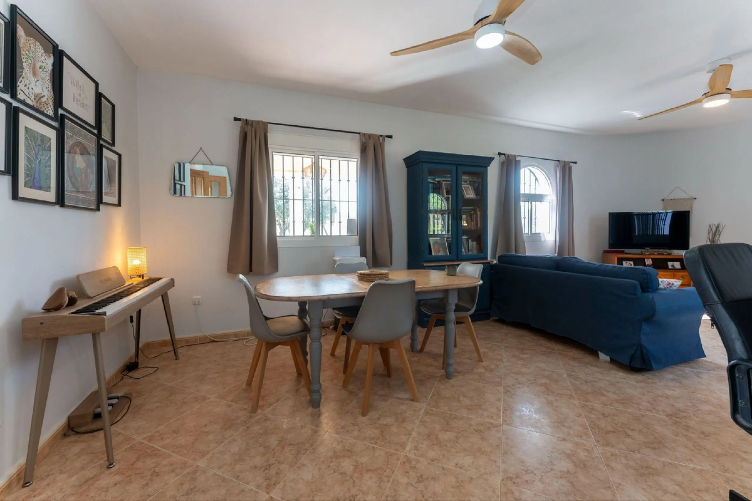 House - Finca - Cortijo в продаже в Casarabonela, Málaga. В доме 3 спален и 2 ванных комнат. Площадь дома 142 м². Площадь участка 6000 м²