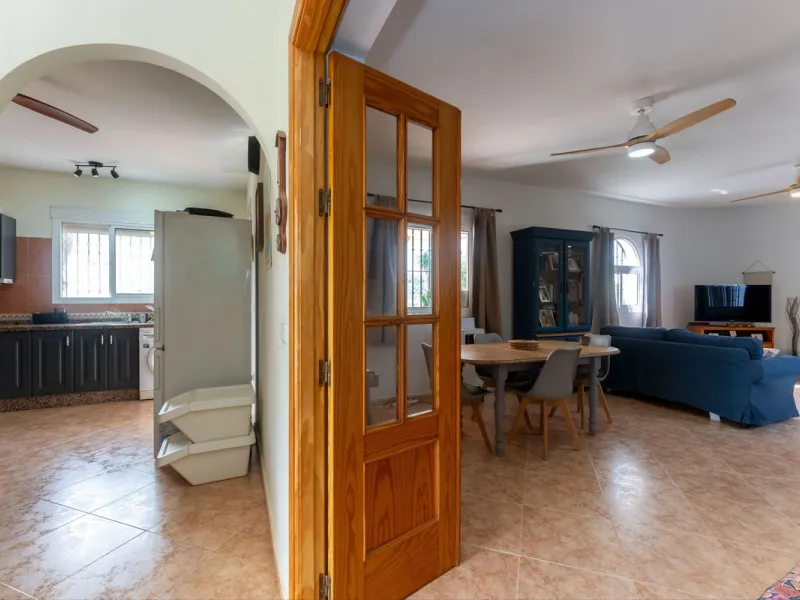 House - Finca - Cortijo в продаже в Casarabonela, Málaga. В доме 3 спален и 2 ванных комнат. Площадь дома 142 м². Площадь участка 6000 м²