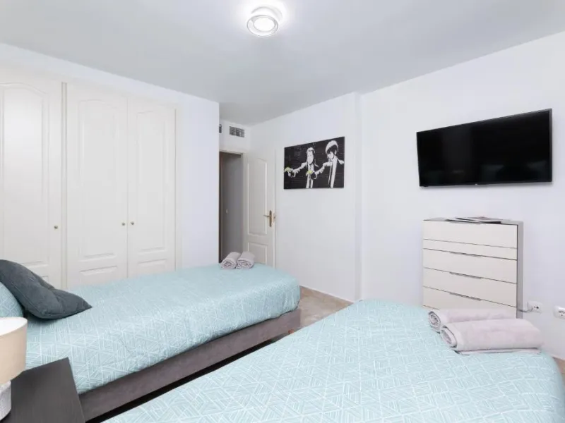 We present this fantastic, newly renovated house located in Los Naranjos, Marbella, next to Puerto Banús. It boasts an excellent location, just a few minutes' drive from the beach or the center of Marbella.