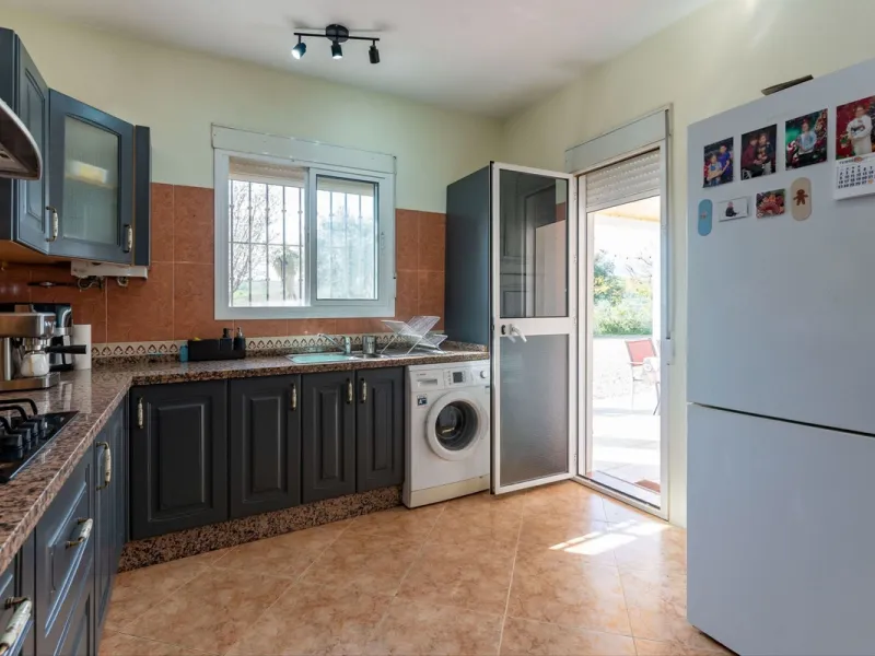 House - Finca - Cortijo в продаже в Casarabonela, Málaga. В доме 3 спален и 2 ванных комнат. Площадь дома 142 м². Площадь участка 6000 м²