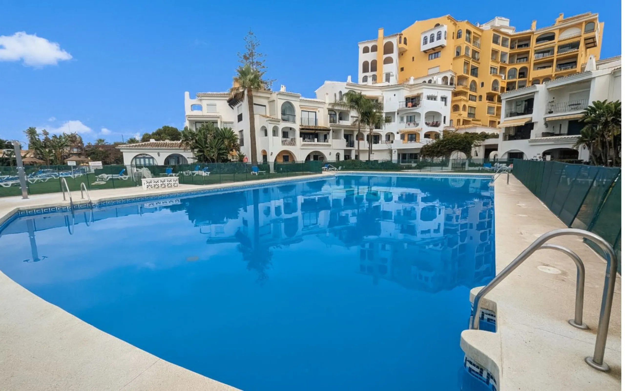 Incredible Frontline Apartment in Cabopino Port – A Rare Gem on the Costa del Sol