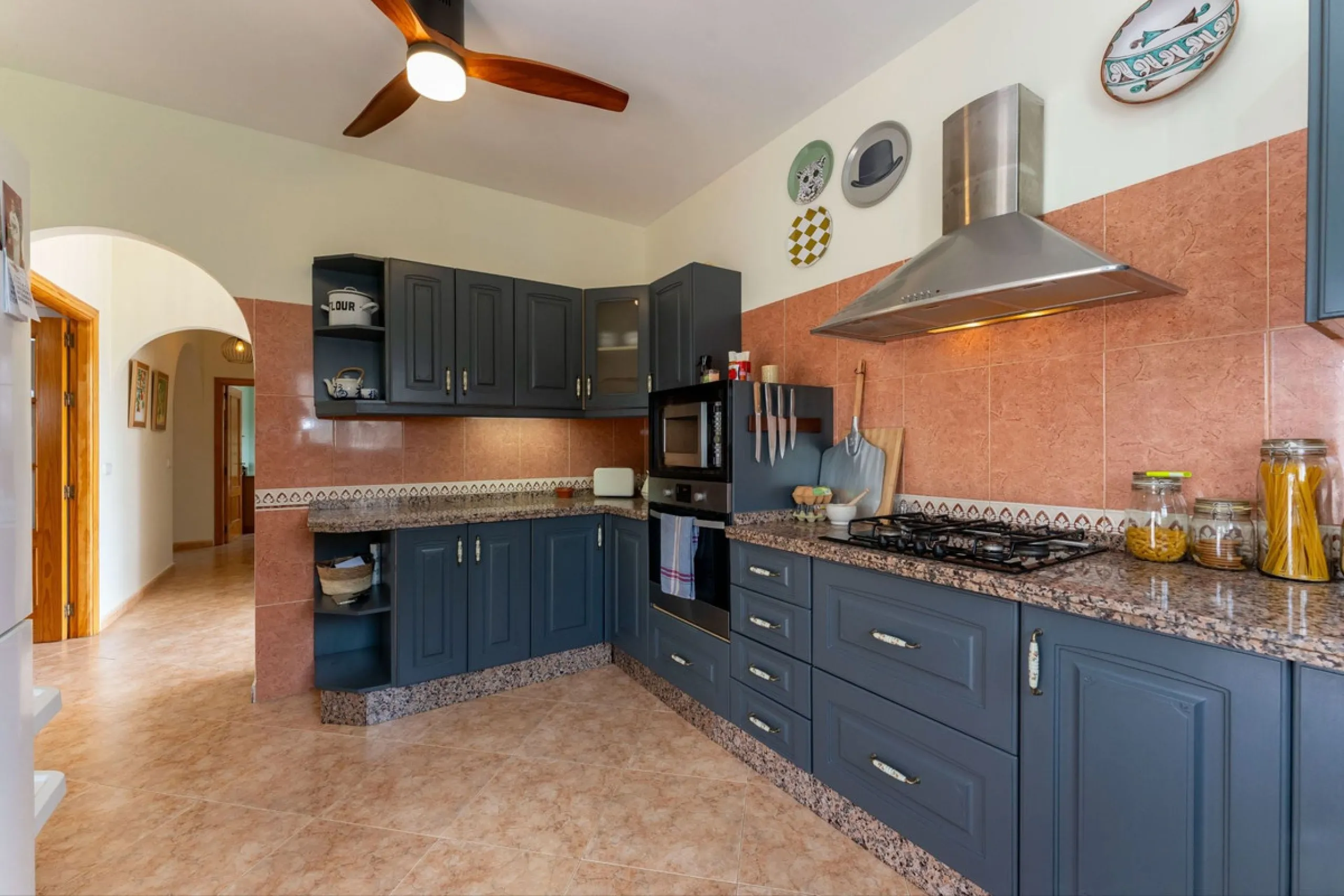 House - Finca - Cortijo в продаже в Casarabonela, Málaga. В доме 3 спален и 2 ванных комнат. Площадь дома 142 м². Площадь участка 6000 м²