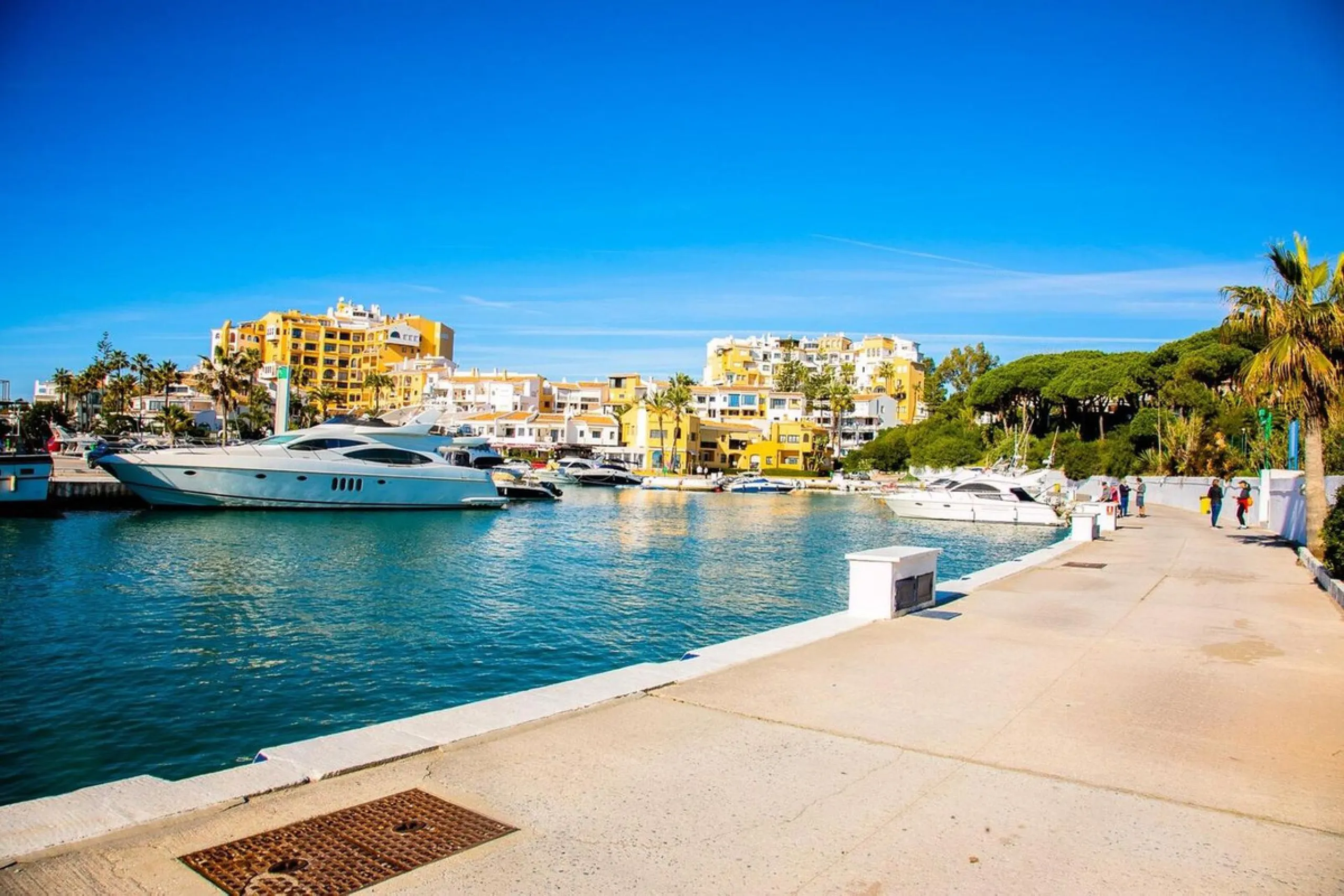 Incredible Frontline Apartment in Cabopino Port – A Rare Gem on the Costa del Sol