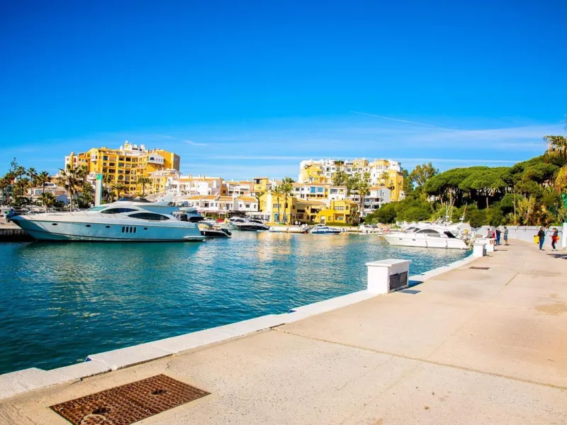 Incredible Frontline Apartment in Cabopino Port – A Rare Gem on the Costa del Sol