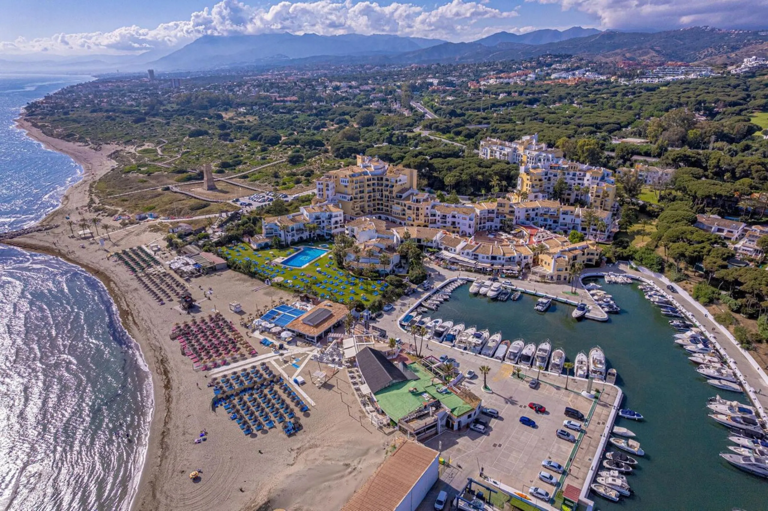 Incredible Frontline Apartment in Cabopino Port – A Rare Gem on the Costa del Sol