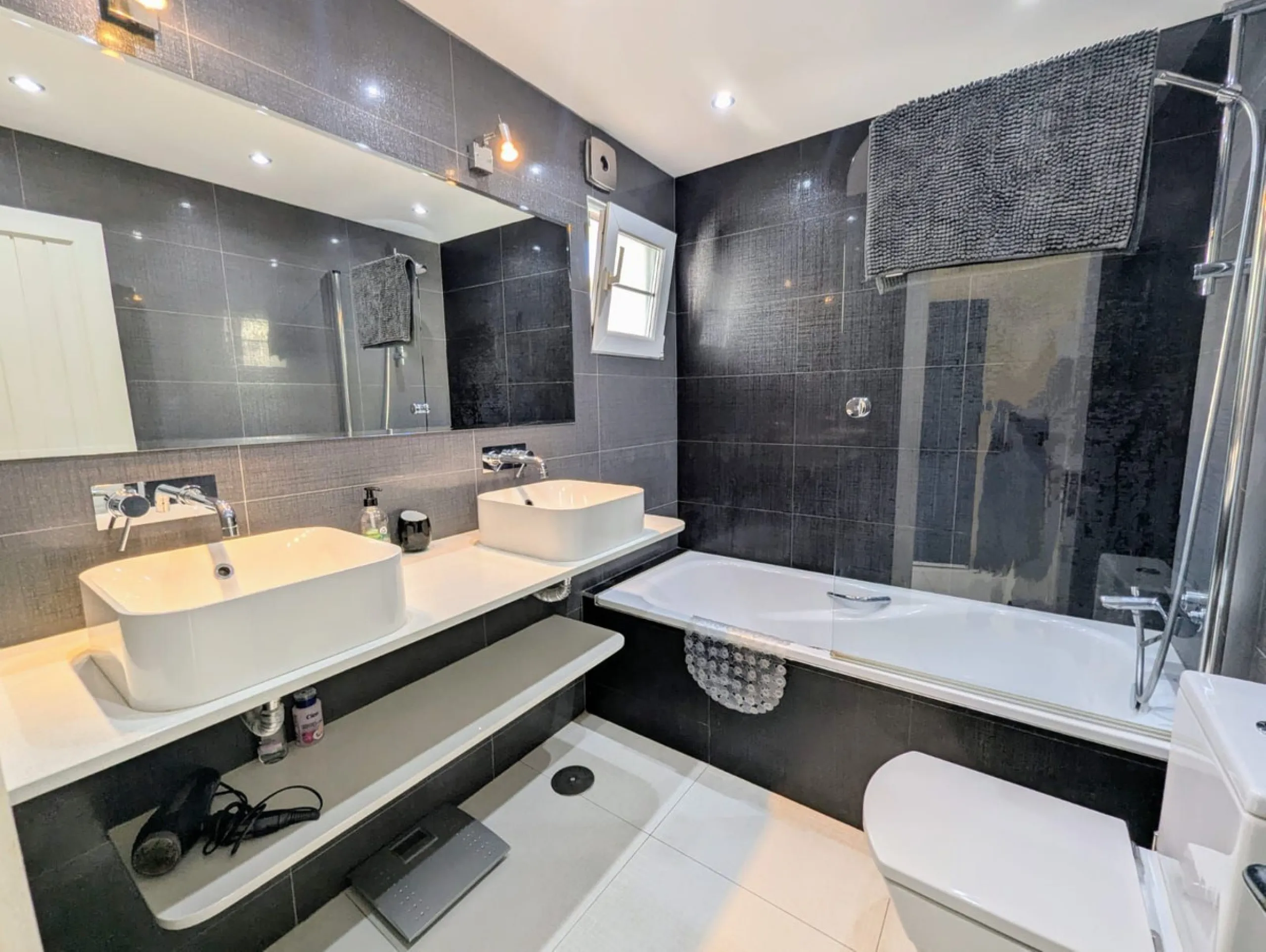 Incredible Frontline Apartment in Cabopino Port – A Rare Gem on the Costa del Sol