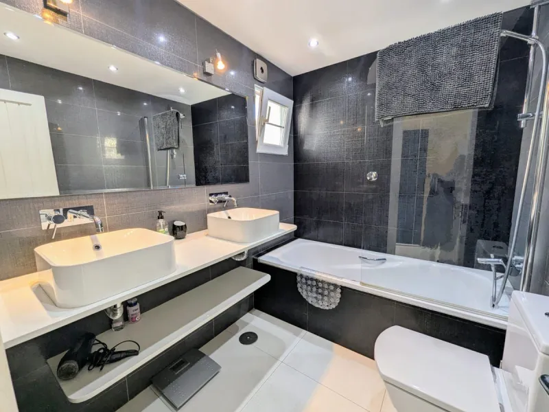 Incredible Frontline Apartment in Cabopino Port – A Rare Gem on the Costa del Sol