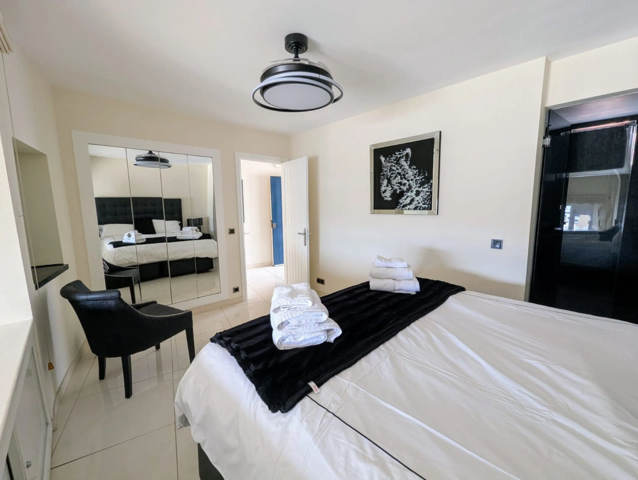 Incredible Frontline Apartment in Cabopino Port – A Rare Gem on the Costa del Sol