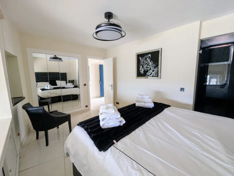 Incredible Frontline Apartment in Cabopino Port – A Rare Gem on the Costa del Sol