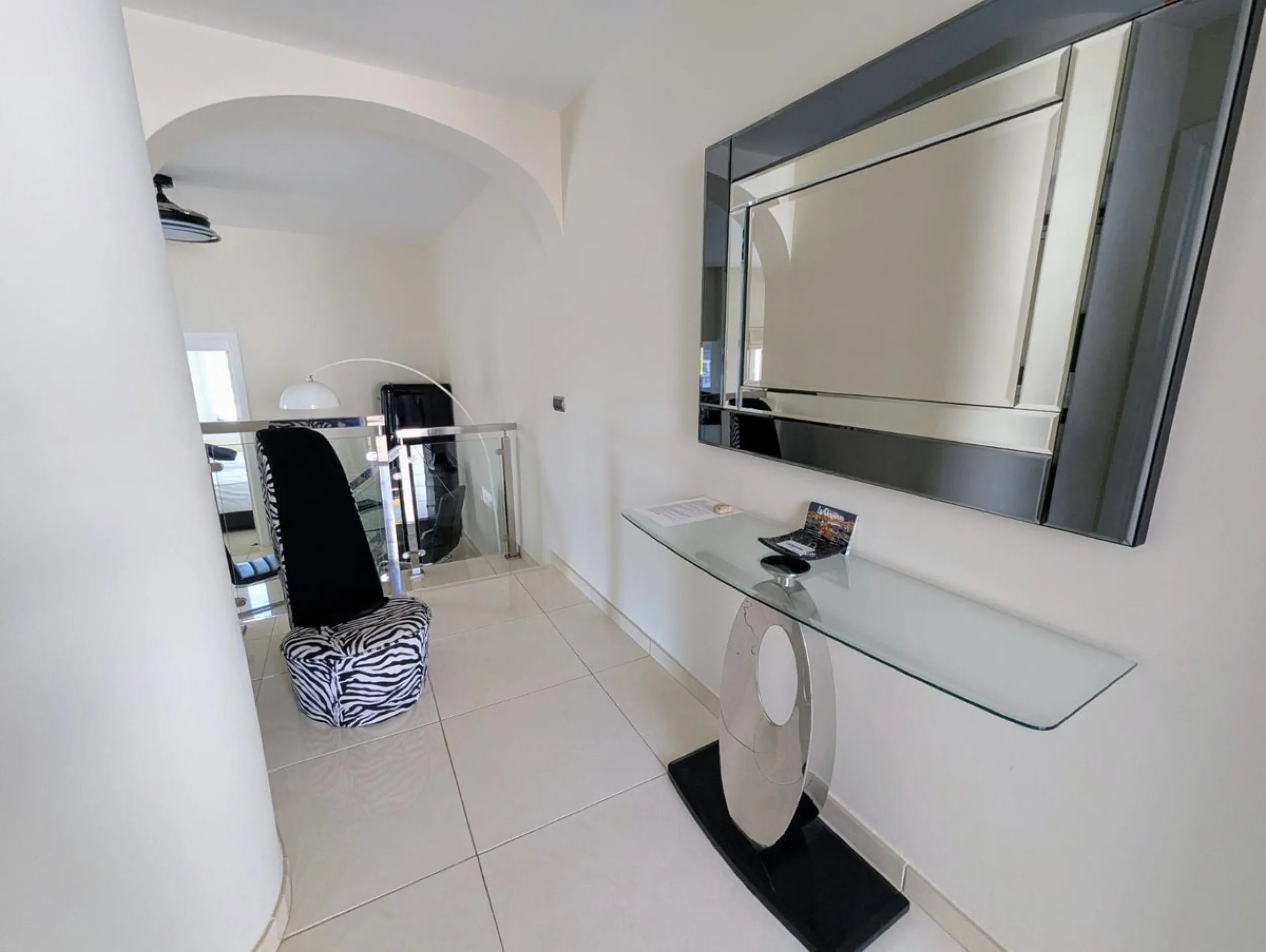 Incredible Frontline Apartment in Cabopino Port – A Rare Gem on the Costa del Sol