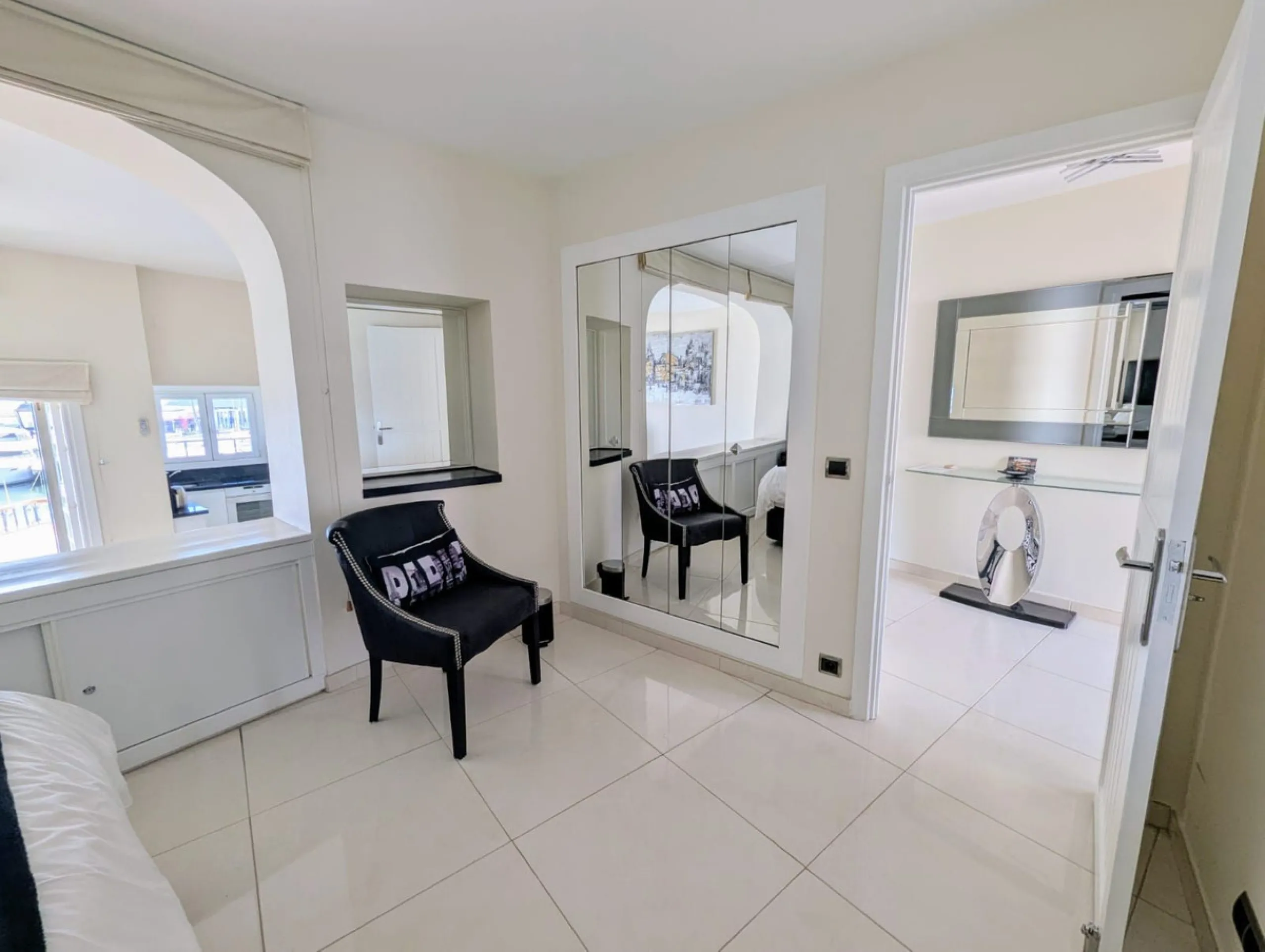 Incredible Frontline Apartment in Cabopino Port – A Rare Gem on the Costa del Sol