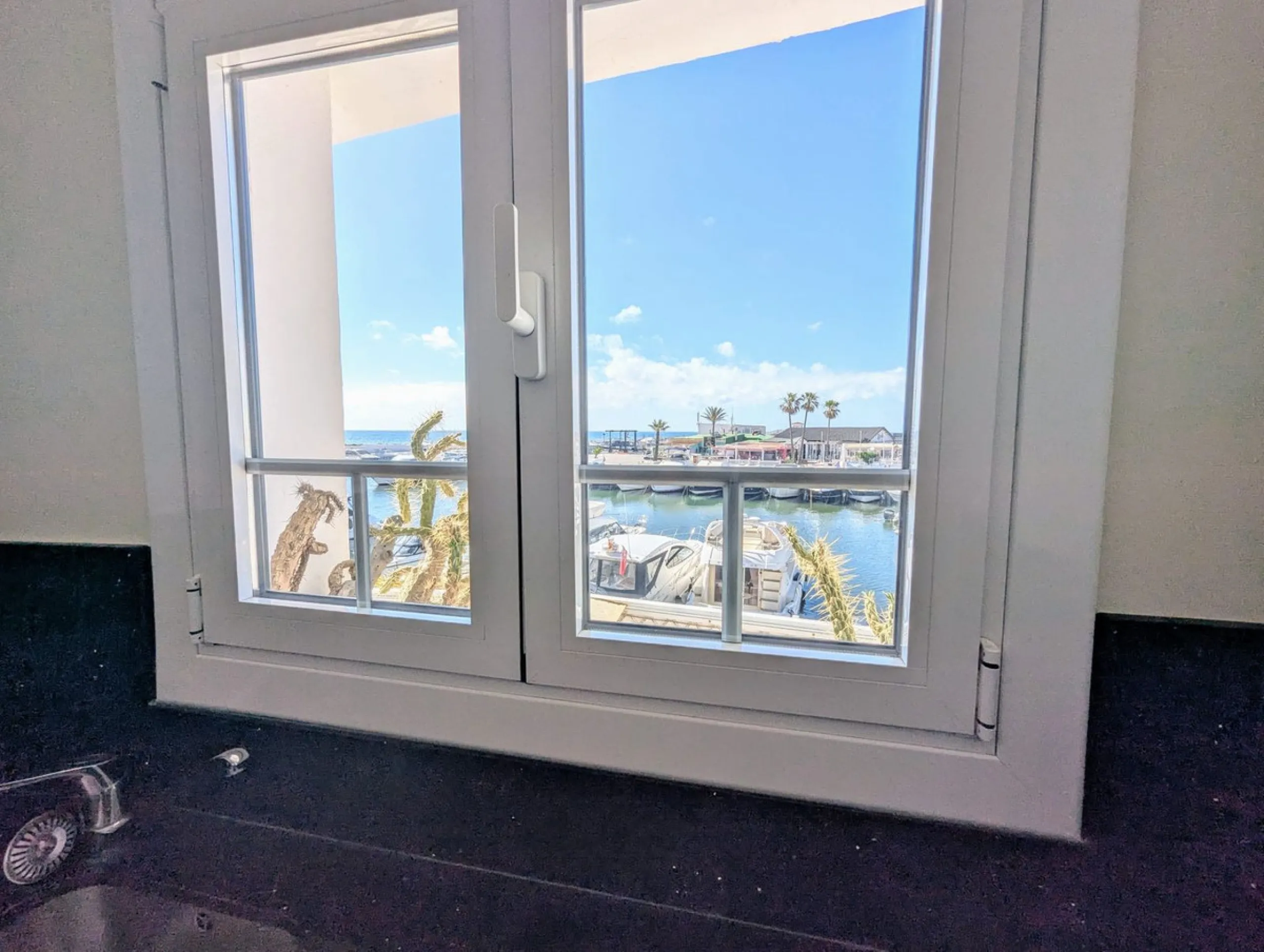 Incredible Frontline Apartment in Cabopino Port – A Rare Gem on the Costa del Sol