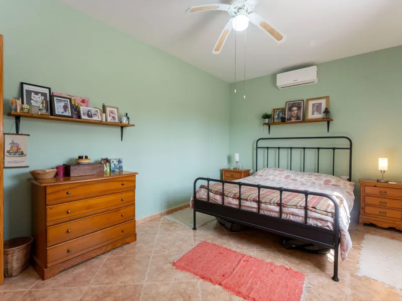 House - Finca - Cortijo в продаже в Casarabonela, Málaga. В доме 3 спален и 2 ванных комнат. Площадь дома 142 м². Площадь участка 6000 м²