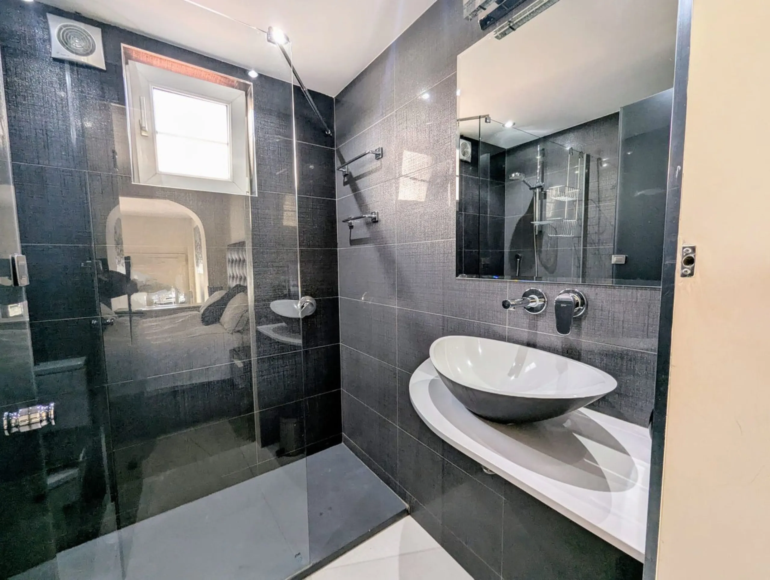Incredible Frontline Apartment in Cabopino Port – A Rare Gem on the Costa del Sol