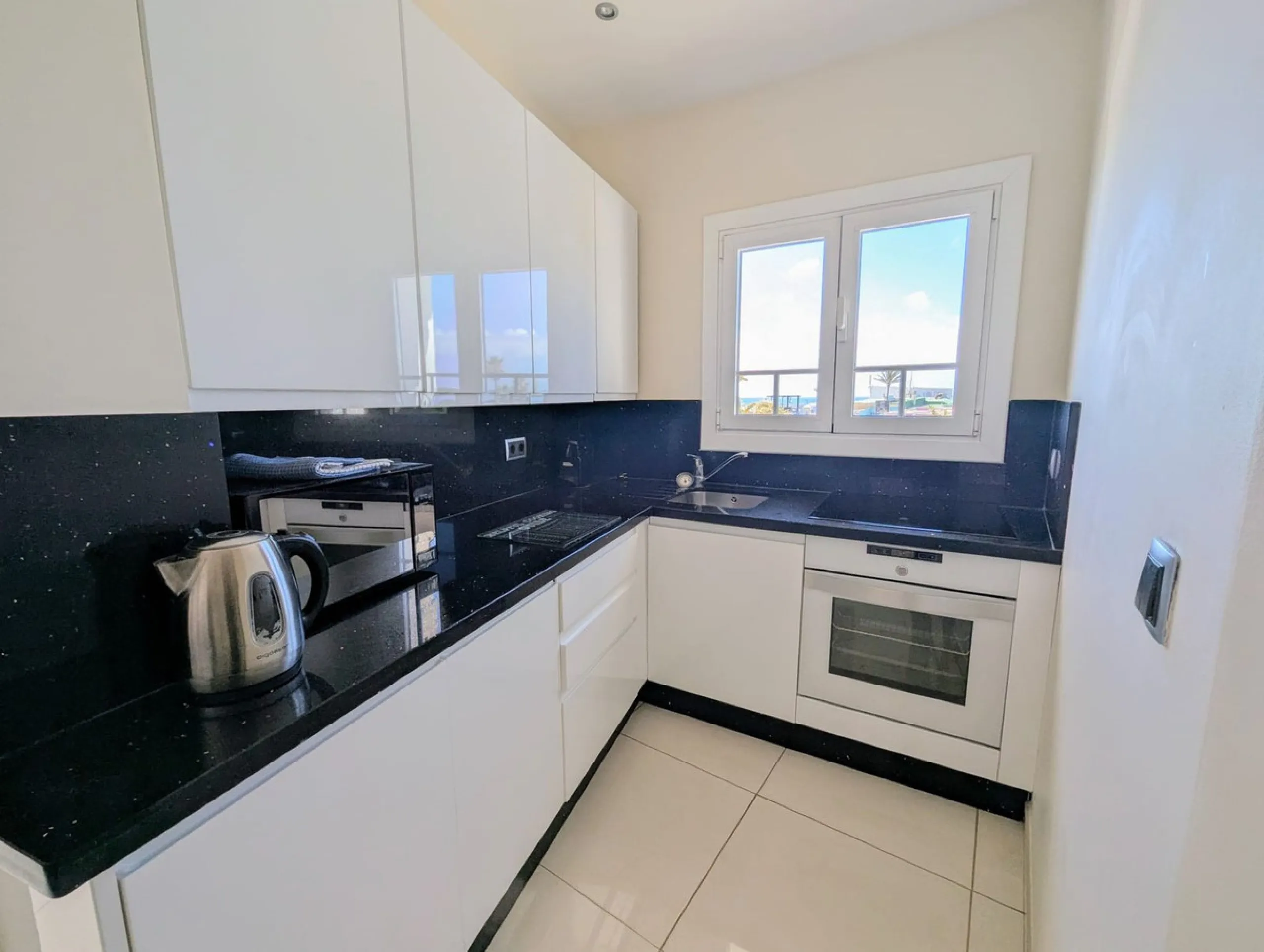 Incredible Frontline Apartment in Cabopino Port – A Rare Gem on the Costa del Sol