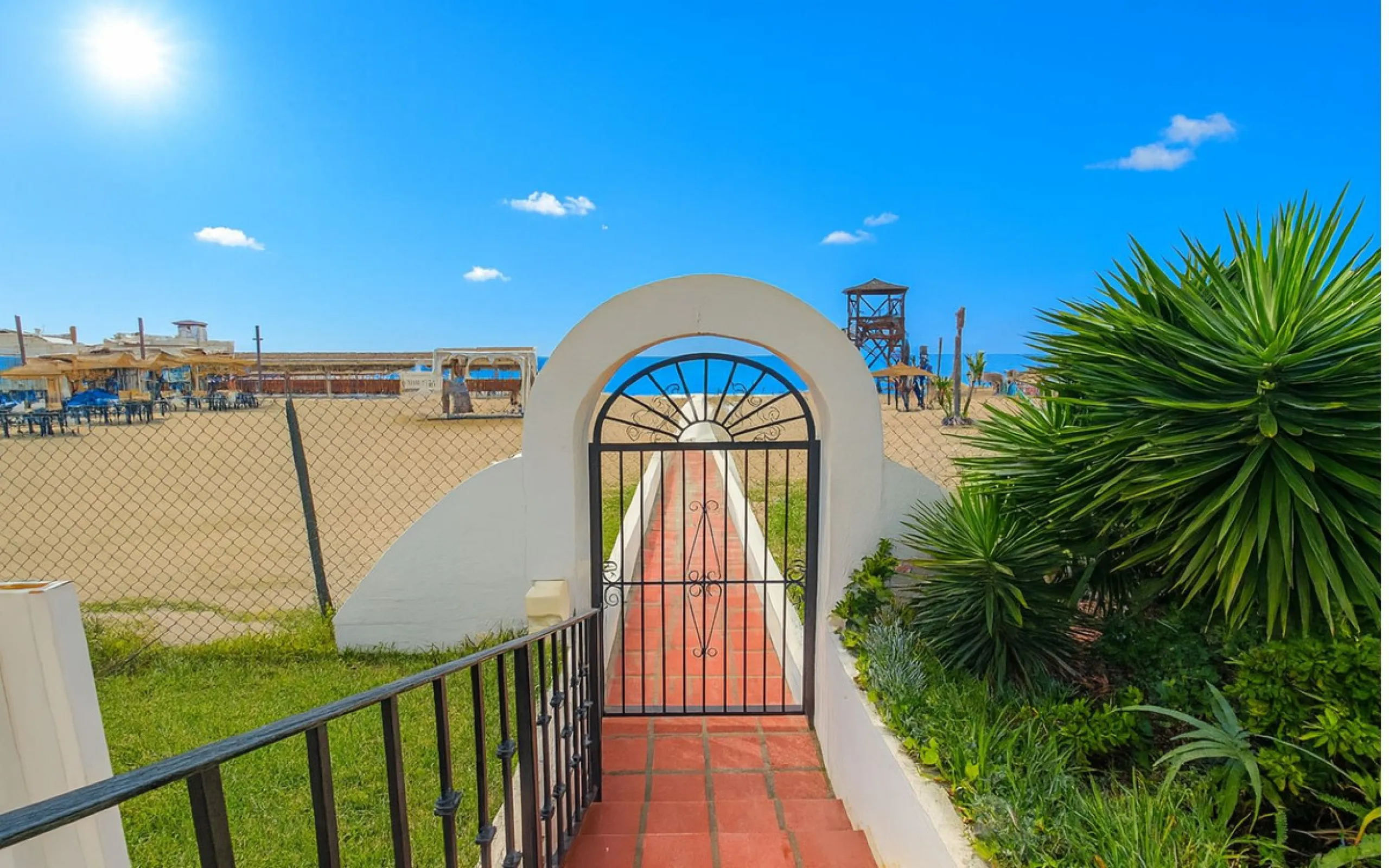 Incredible Frontline Apartment in Cabopino Port – A Rare Gem on the Costa del Sol