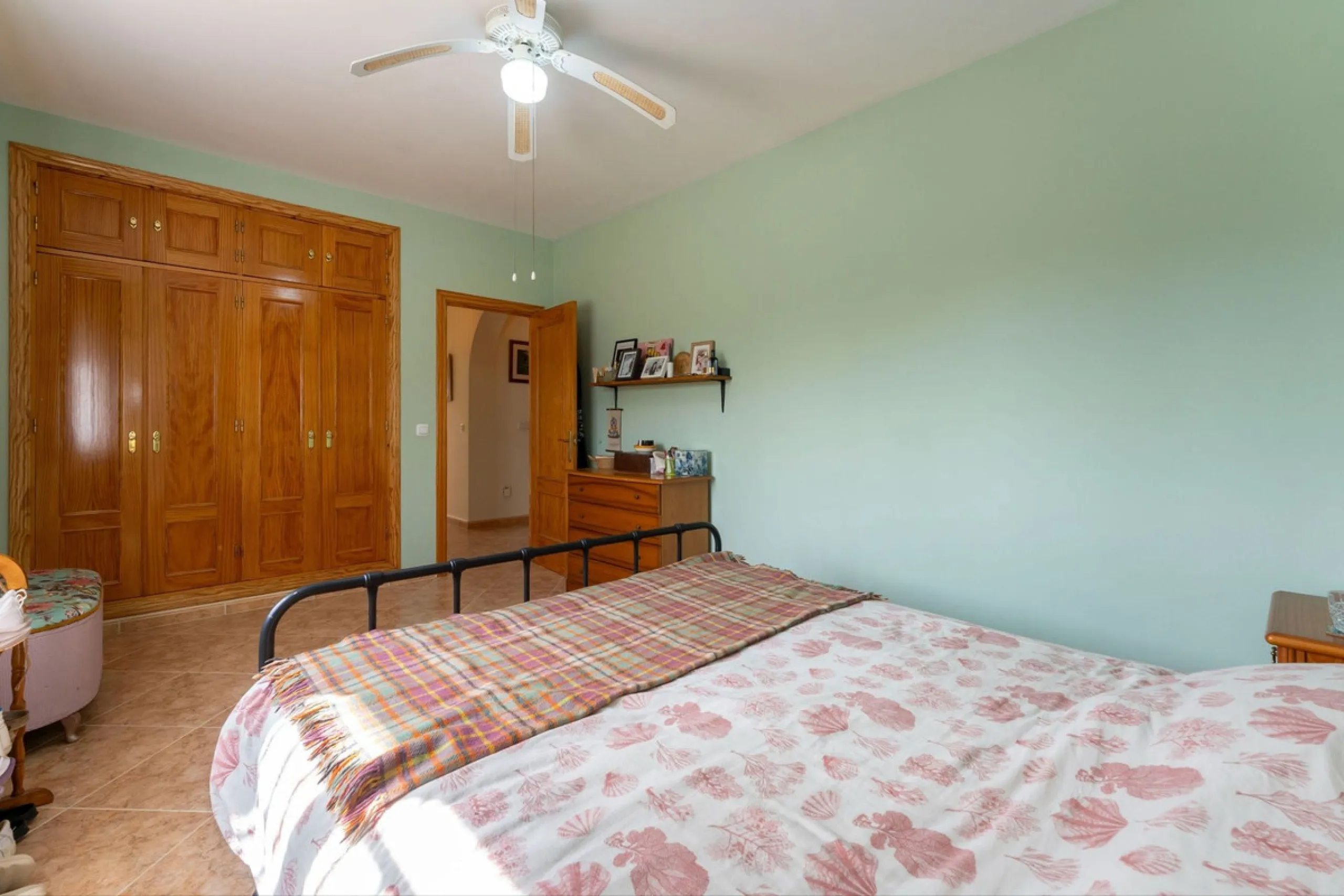 House - Finca - Cortijo в продаже в Casarabonela, Málaga. В доме 3 спален и 2 ванных комнат. Площадь дома 142 м². Площадь участка 6000 м²
