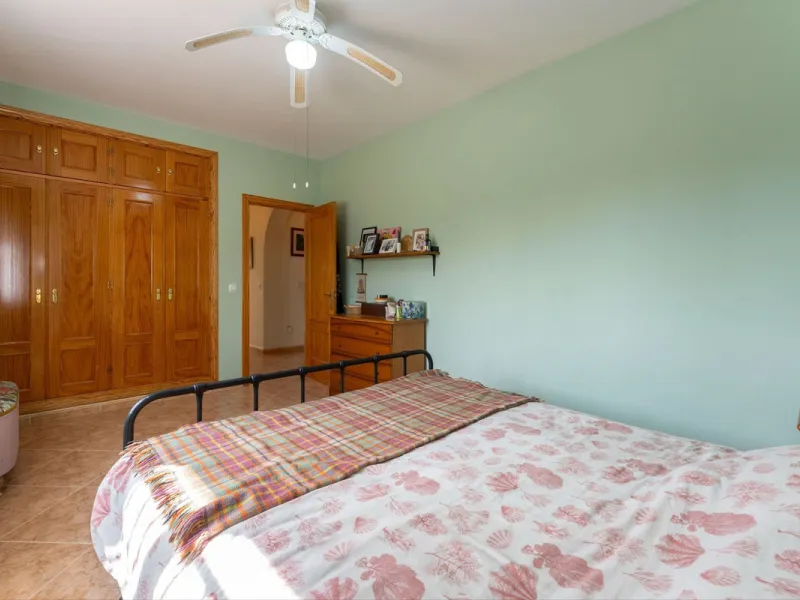 House - Finca - Cortijo в продаже в Casarabonela, Málaga. В доме 3 спален и 2 ванных комнат. Площадь дома 142 м². Площадь участка 6000 м²