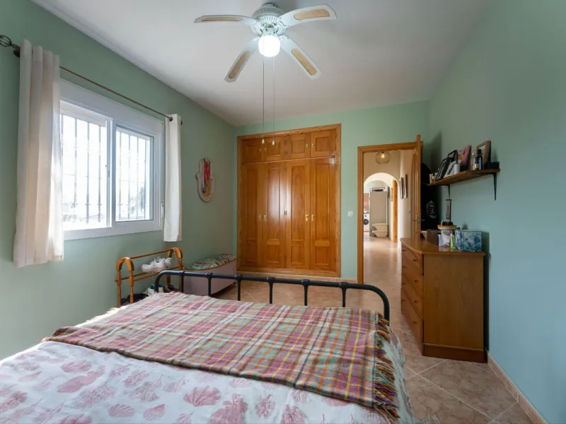 House - Finca - Cortijo в продаже в Casarabonela, Málaga. В доме 3 спален и 2 ванных комнат. Площадь дома 142 м². Площадь участка 6000 м²