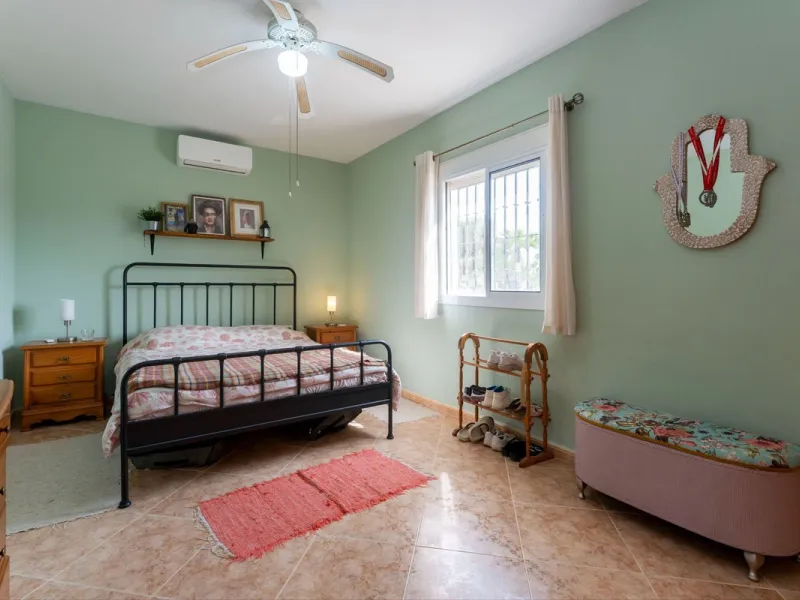 House - Finca - Cortijo в продаже в Casarabonela, Málaga. В доме 3 спален и 2 ванных комнат. Площадь дома 142 м². Площадь участка 6000 м²