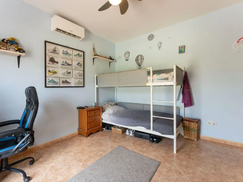House - Finca - Cortijo в продаже в Casarabonela, Málaga. В доме 3 спален и 2 ванных комнат. Площадь дома 142 м². Площадь участка 6000 м²