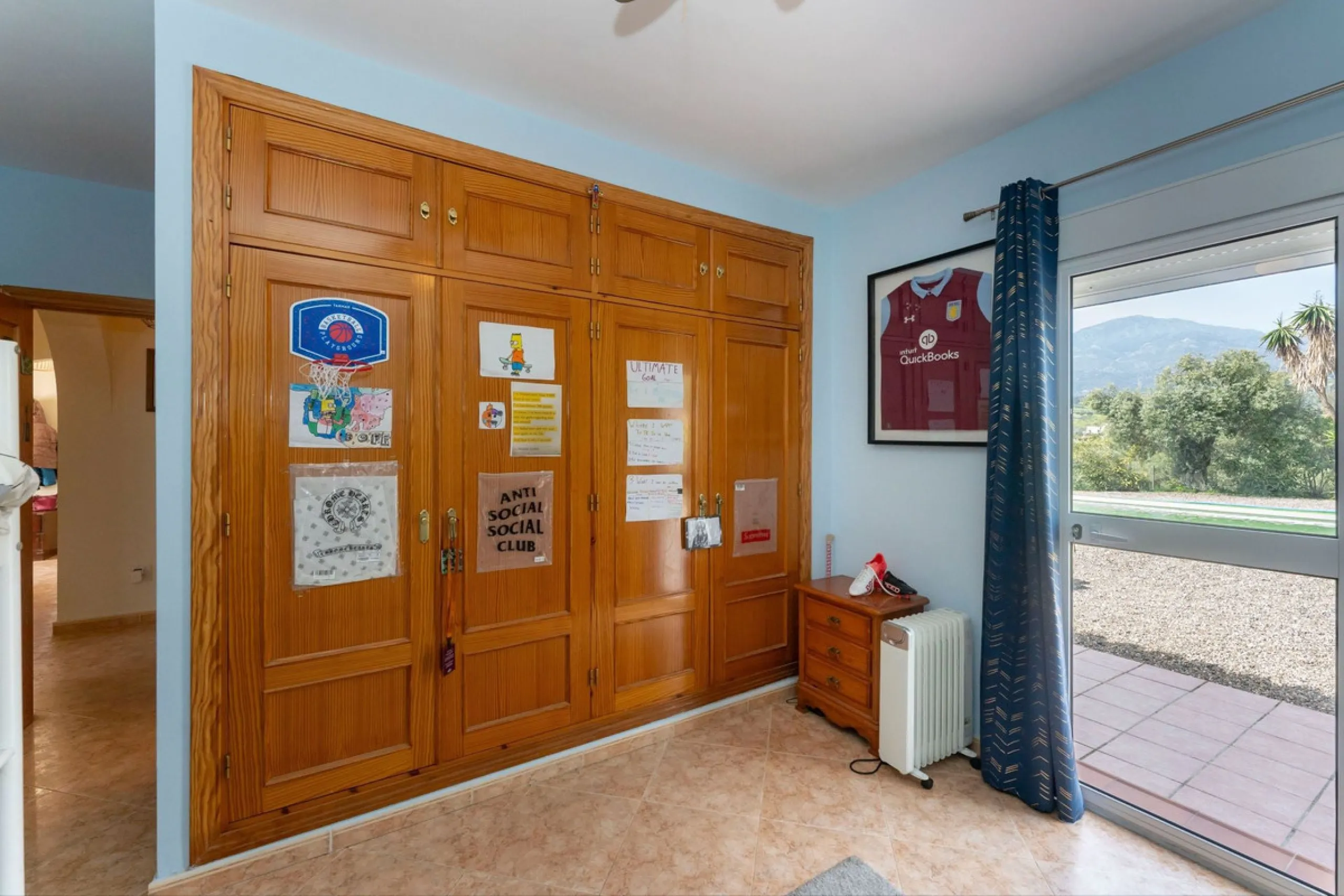 House - Finca - Cortijo в продаже в Casarabonela, Málaga. В доме 3 спален и 2 ванных комнат. Площадь дома 142 м². Площадь участка 6000 м²